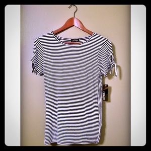 COLETTE
Danilo Tie Sleeve Knit Top
Size Medium NWT